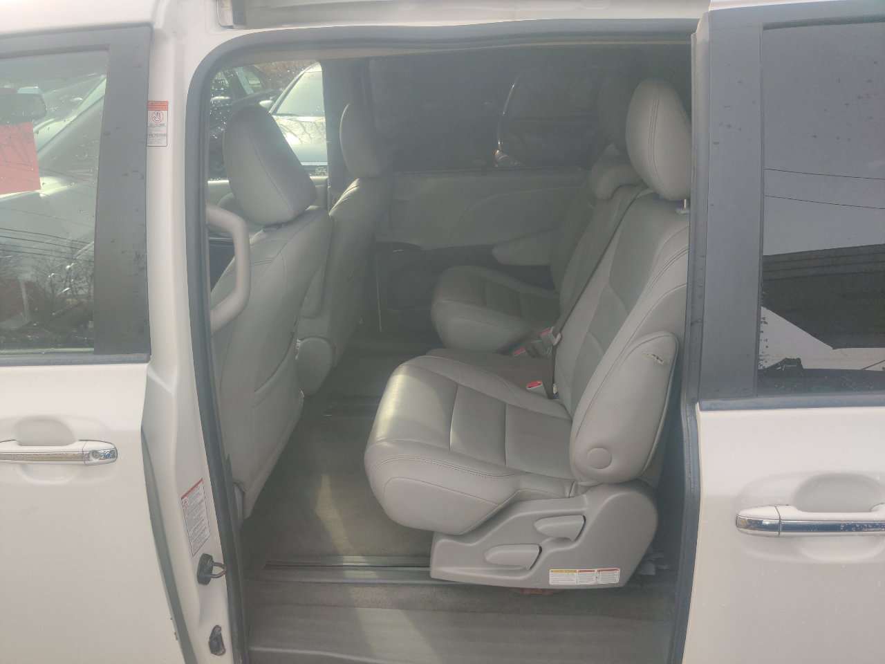 Used 2015 Toyota Sienna XLE image 13