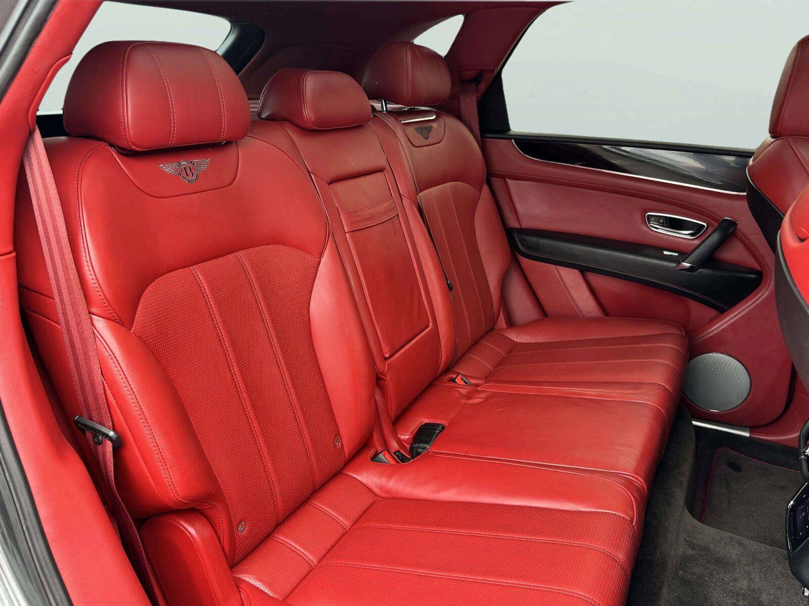 Used 2018 Bentley Bentayga AWD/4WD image 66