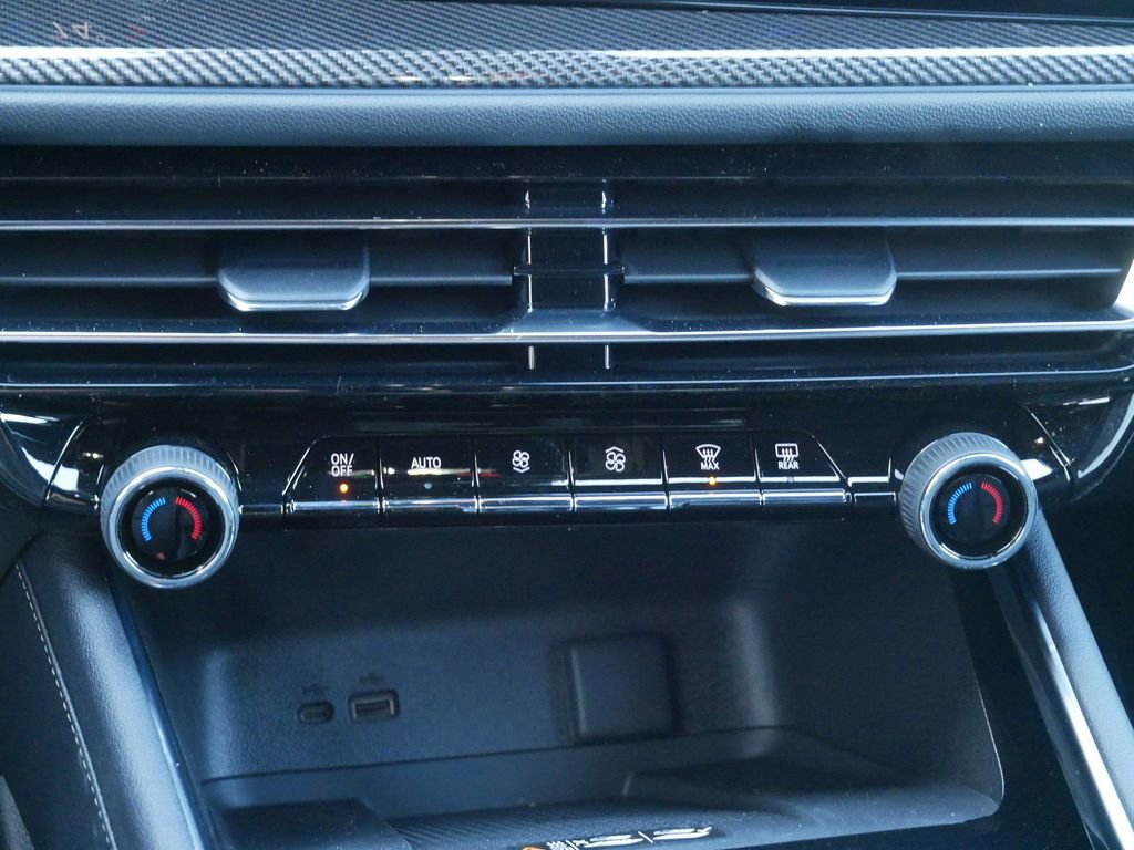 New 2026 Chevrolet Traverse High Country w/ LPO, Floor Liner Package AWD/4WD image 23