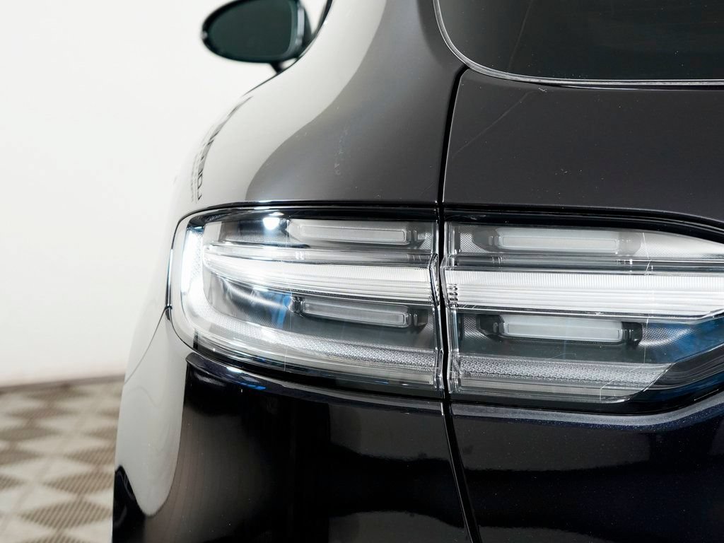 Certified 2026 Porsche Macan AWD/4WD image 12