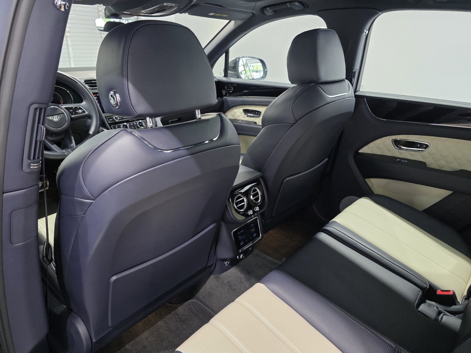 Used 2021 Bentley Bentayga image 12