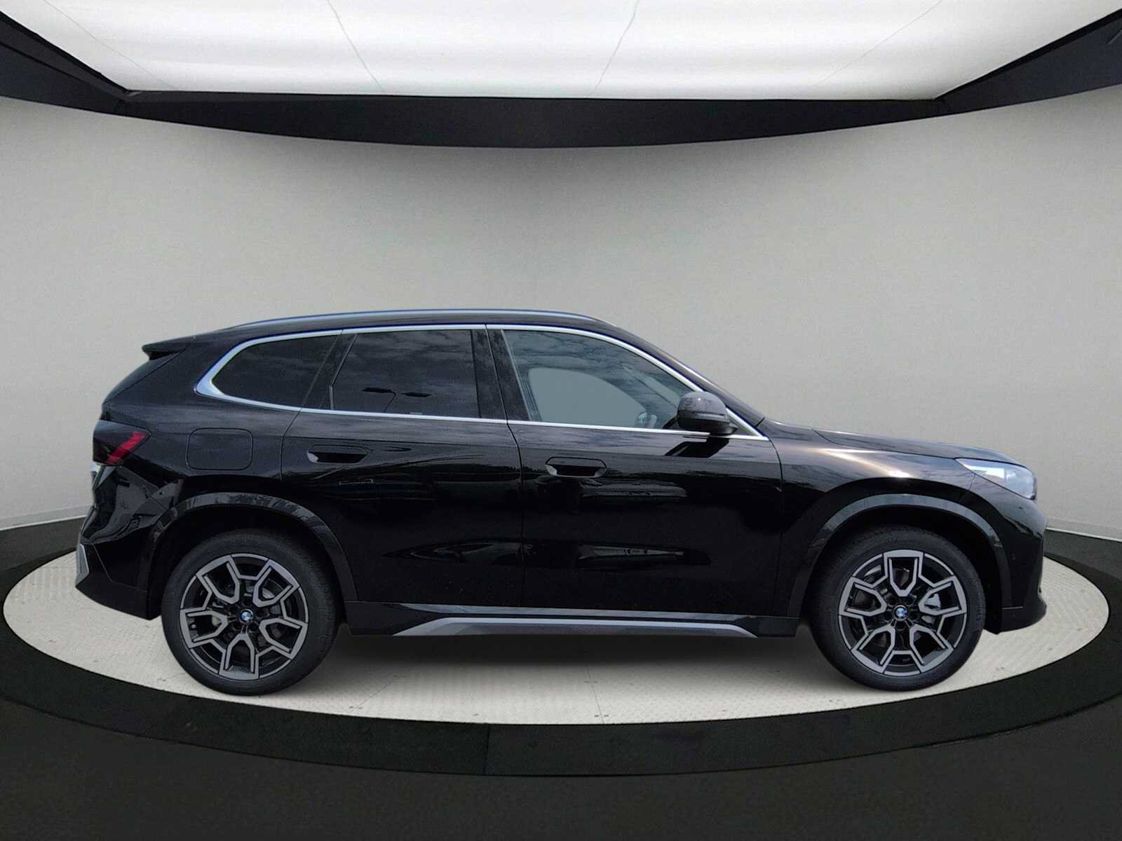 New 2026 BMW X1 xDrive28i w/ Convenience Package AWD/4WD image 9