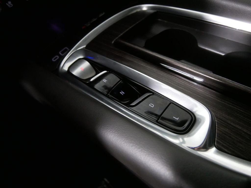 Used 2024 Buick Enclave Avenir w/ Avenir Technology Package image 28