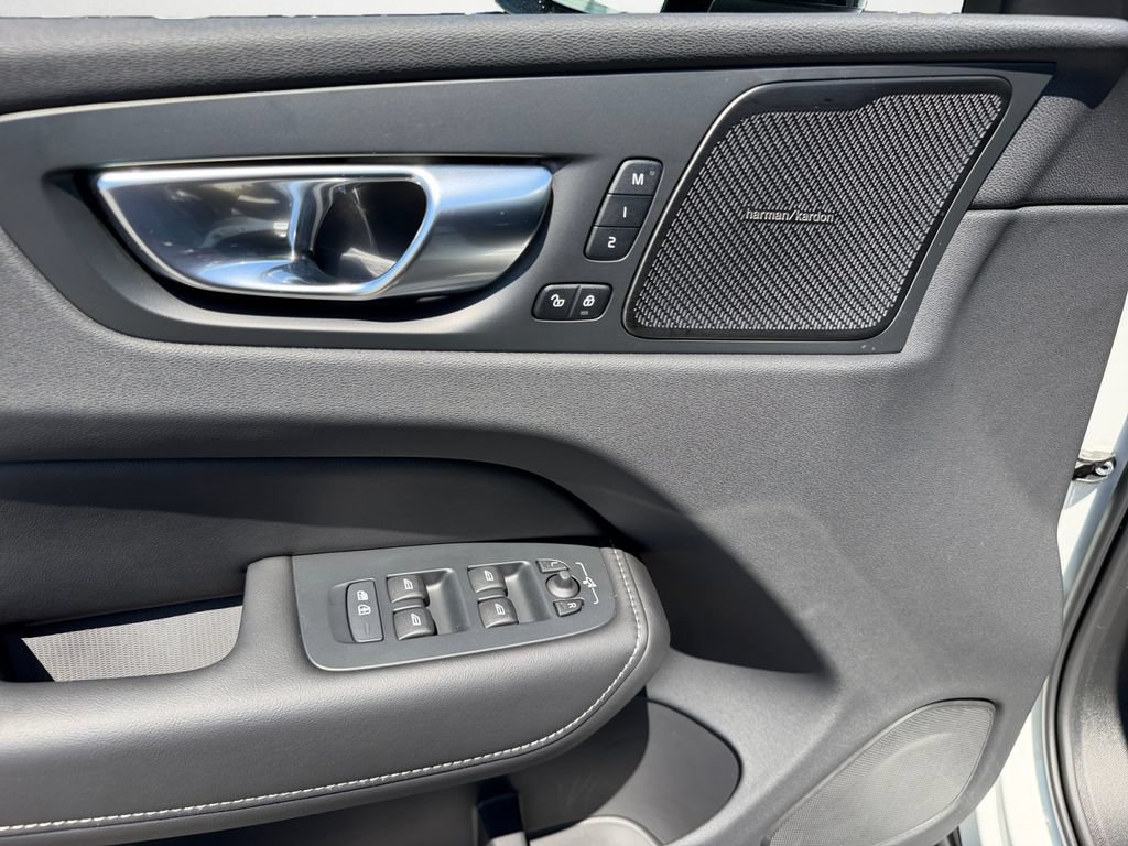 Certified 2025 Volvo XC60 T8 Ultra w/ Climate Package AWD/4WD image 15