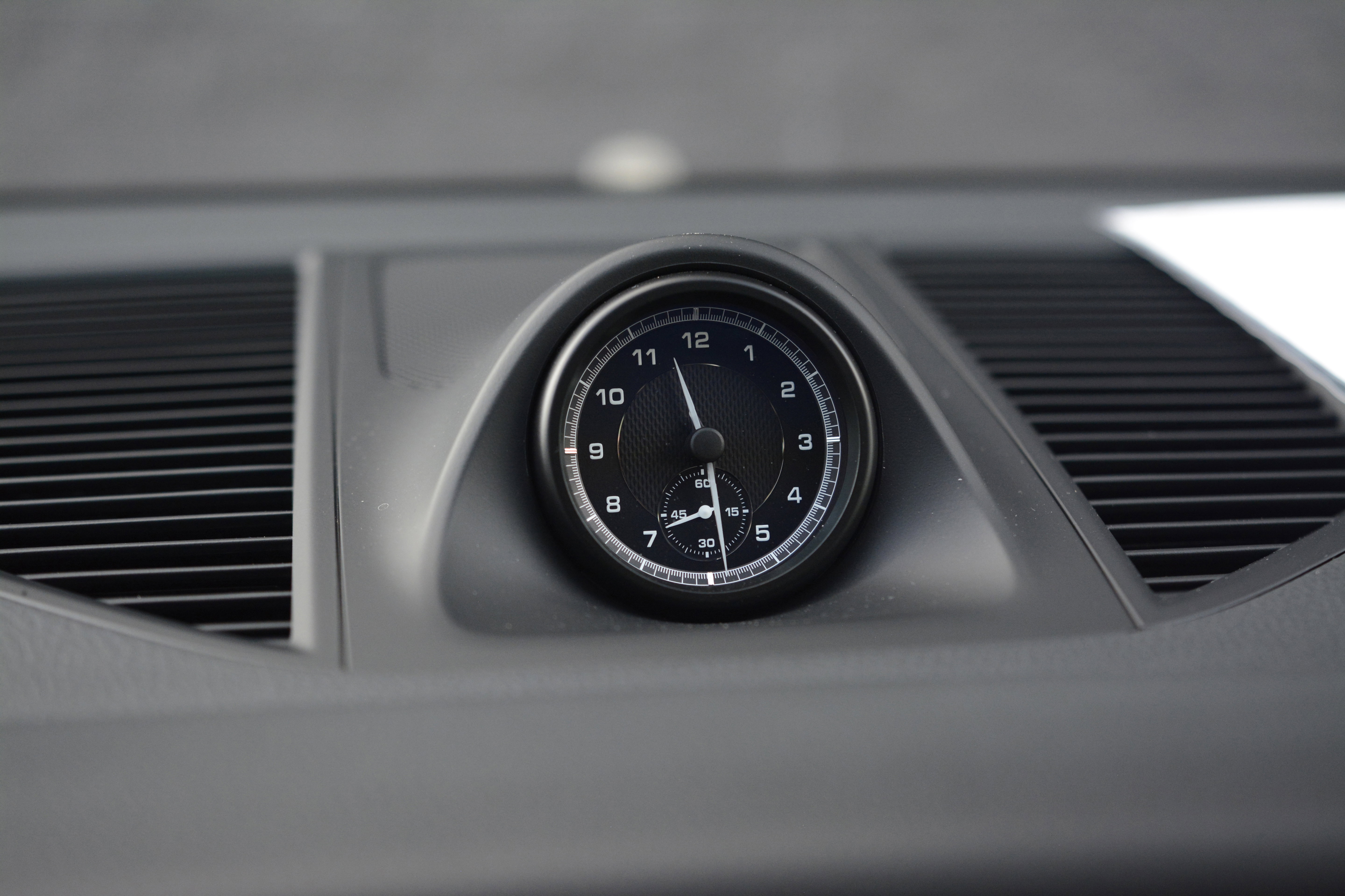 Certified 2025 Porsche Macan image 20