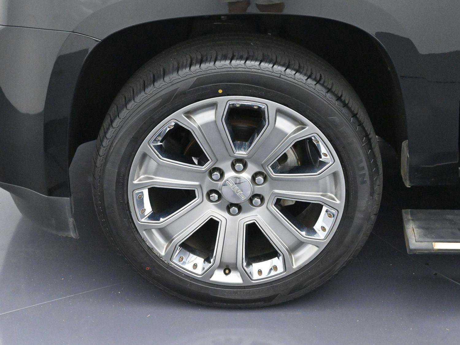 Used 2017 GMC Yukon Denali image 37