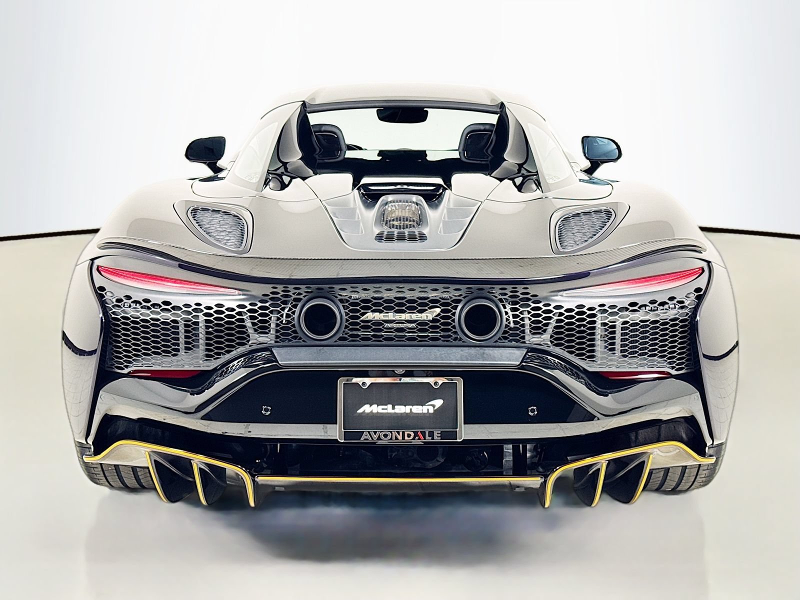 Used 2025 McLaren Artura Spider RWD image 6
