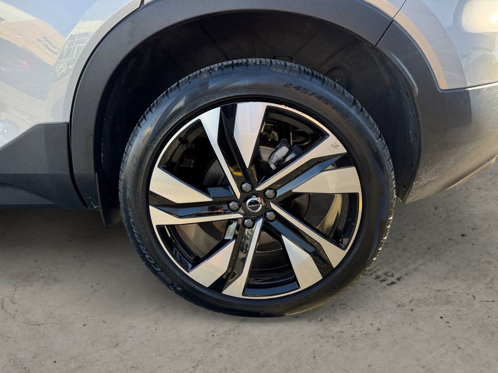Certified 2025 Volvo XC40 B5 Plus image 7