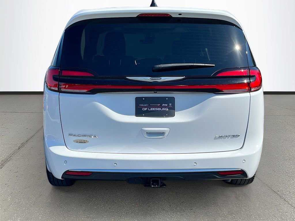 Used 2024 Chrysler Pacifica Limited w/ Trailer Tow Group FWD image 6