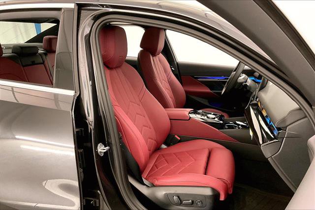 New 2025 BMW i5 xDrive40 w/ Premium Package image 6