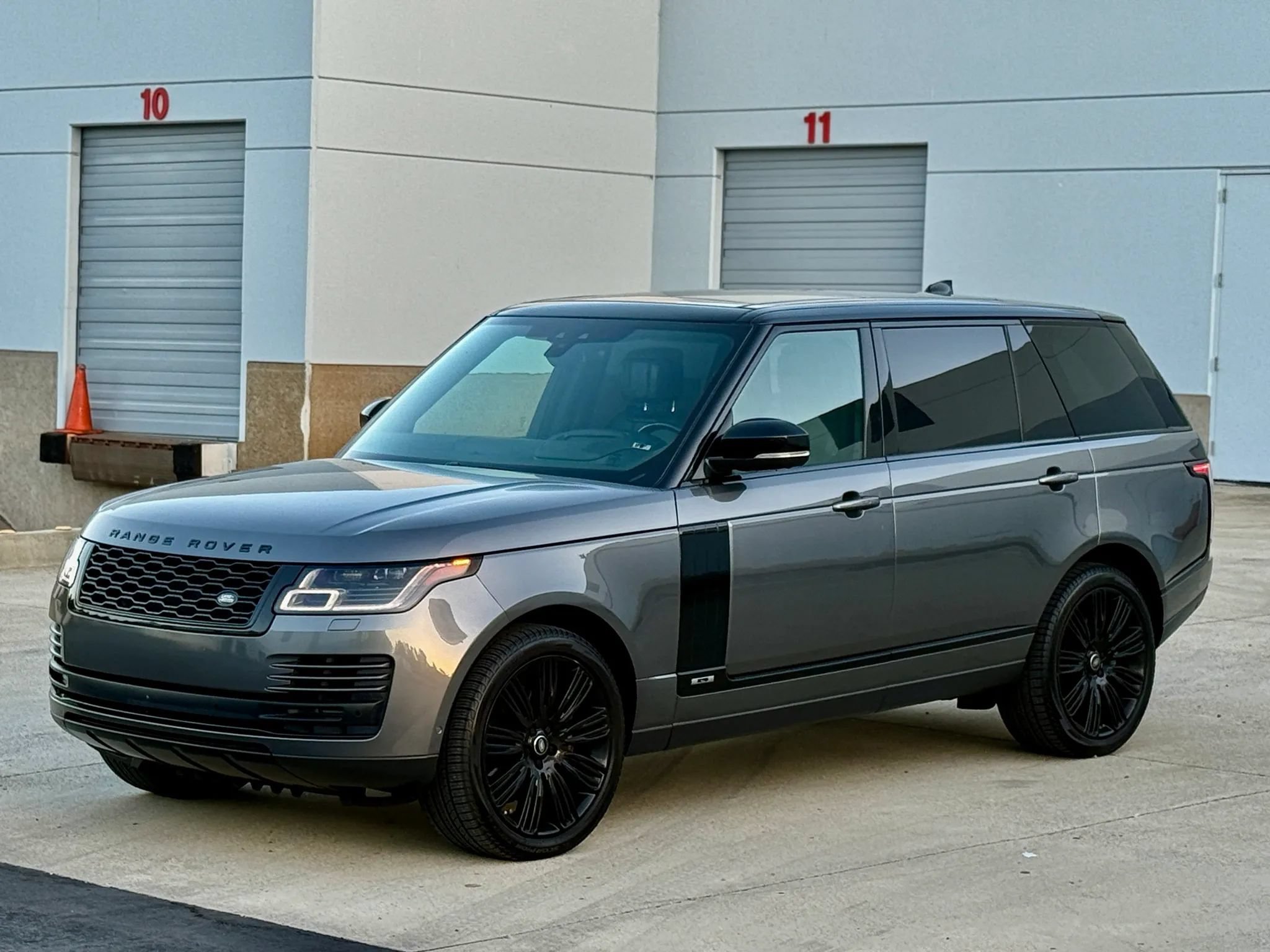 Used 2019 Land Rover Range Rover Long Wheelbase Supercharged AWD/4WD image 12
