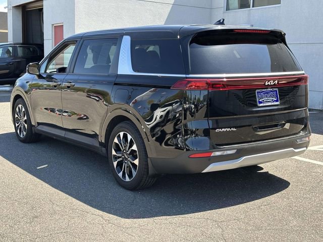 Used 2024 Kia Carnival EX FWD image 8