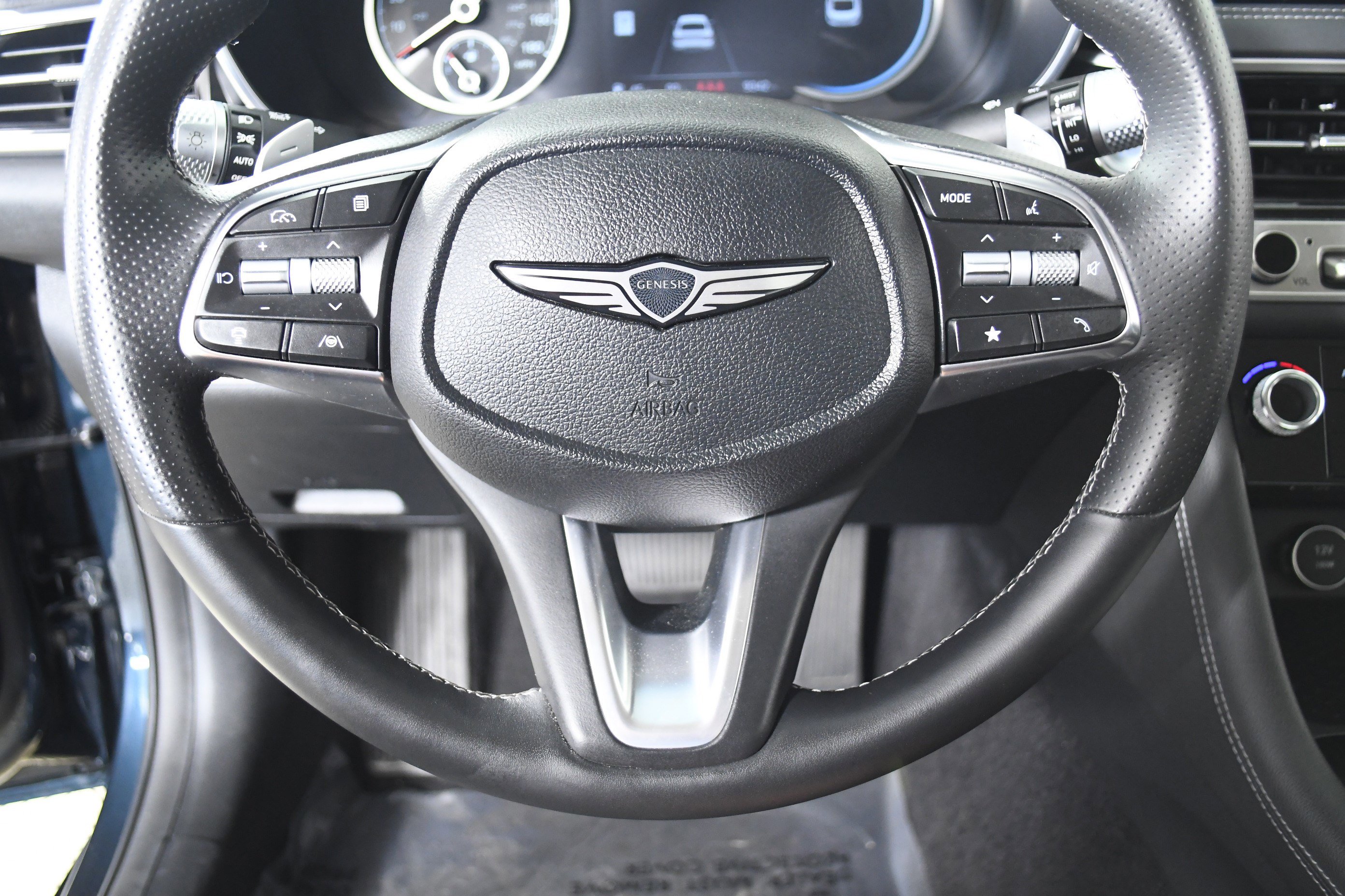 Used 2025 Genesis G70 2.5T image 10