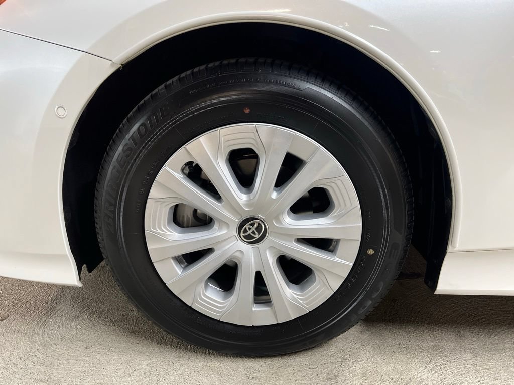 Certified 2022 Toyota Prius LE FWD image 9