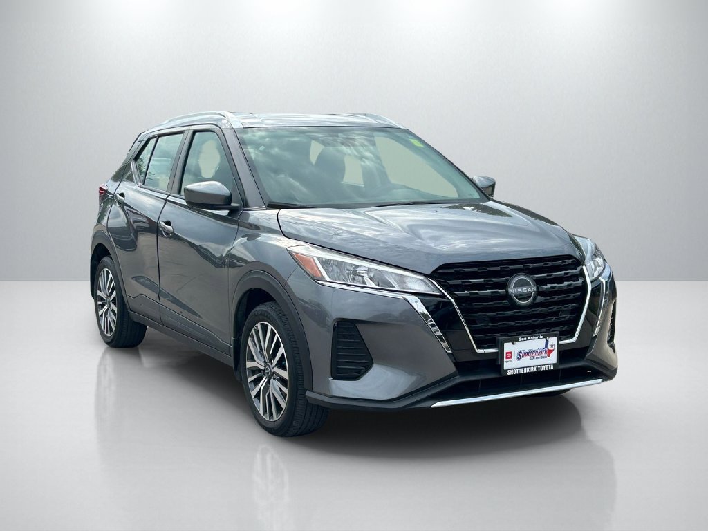 Used 2023 Nissan Kicks SV FWD image 3