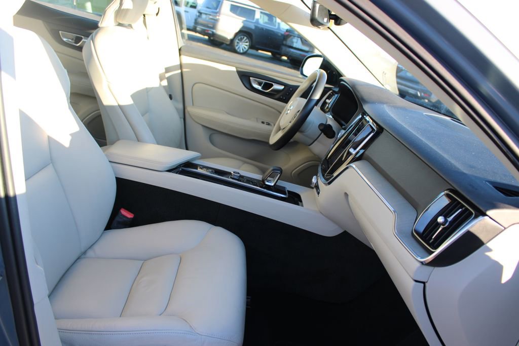 Used 2024 Volvo S60 B5 Plus image 27