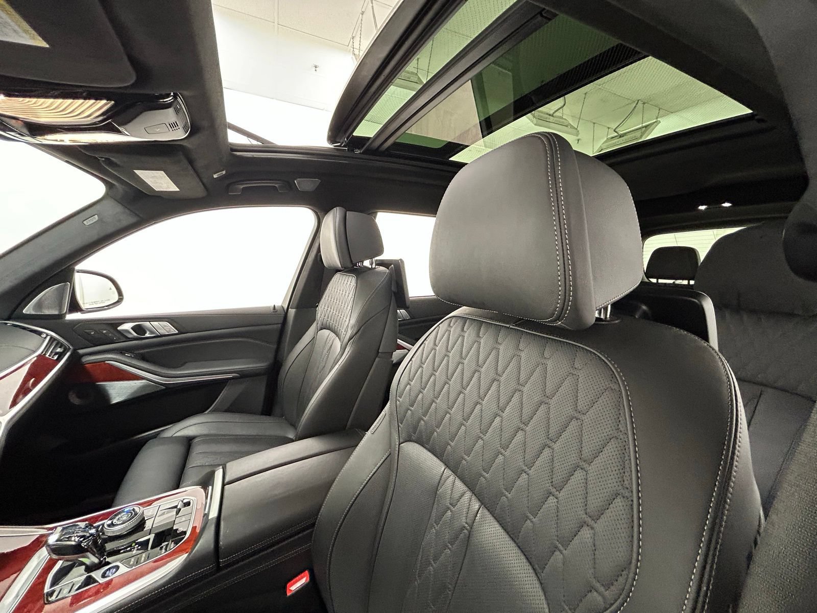 Used 2022 BMW ALPINA XB7 AWD/4WD image 29