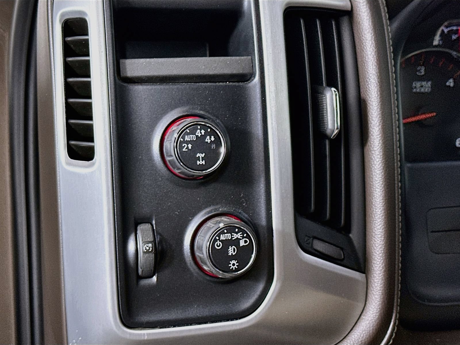 Used 2015 GMC Sierra 1500 SLT w/ SLT Preferred Package AWD/4WD image 11