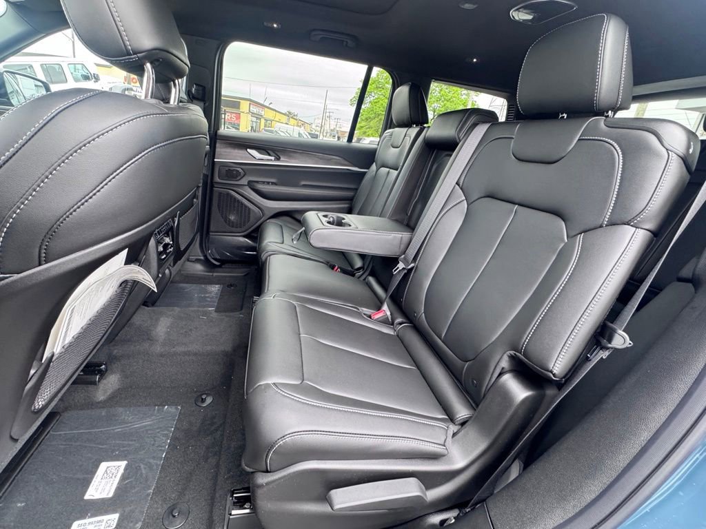 New 2026 Jeep Grand Cherokee L Limited w/ Limited Altitude Package AWD/4WD image 15