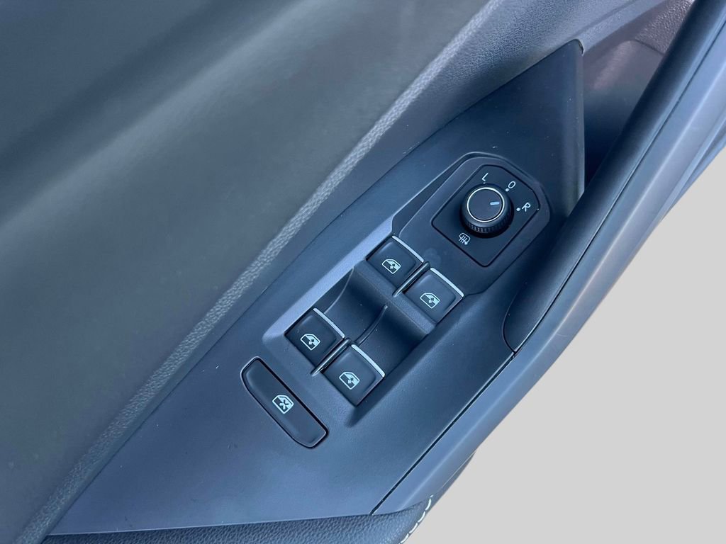 Used 2025 Volkswagen Jetta Sport image 17