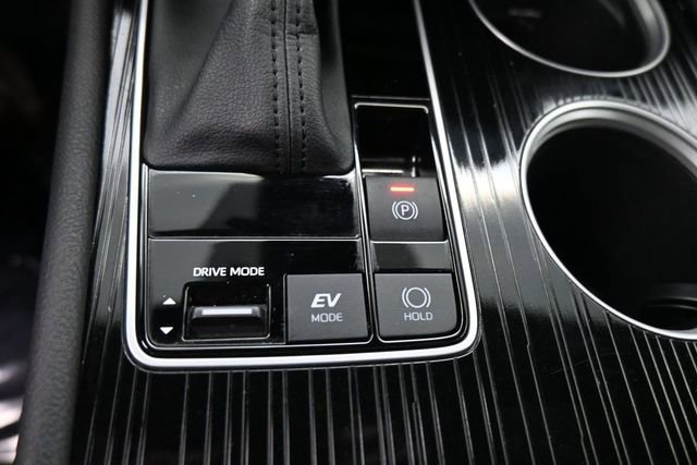 Used 2025 Toyota Sienna XSE FWD image 19