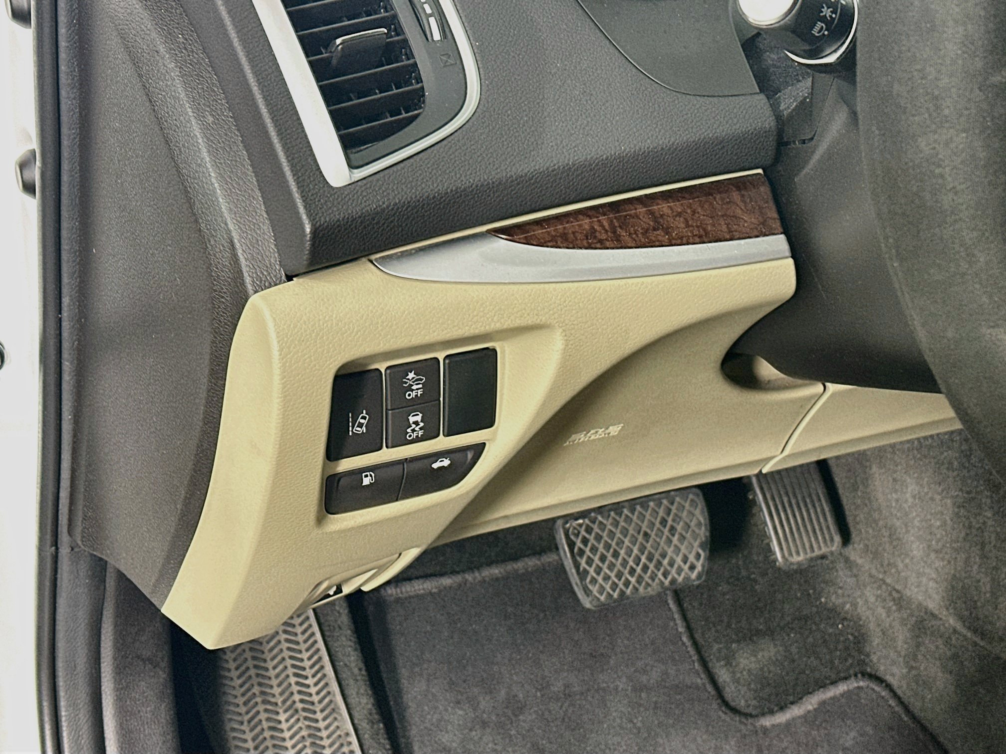 Used 2018 Acura TLX FWD image 16