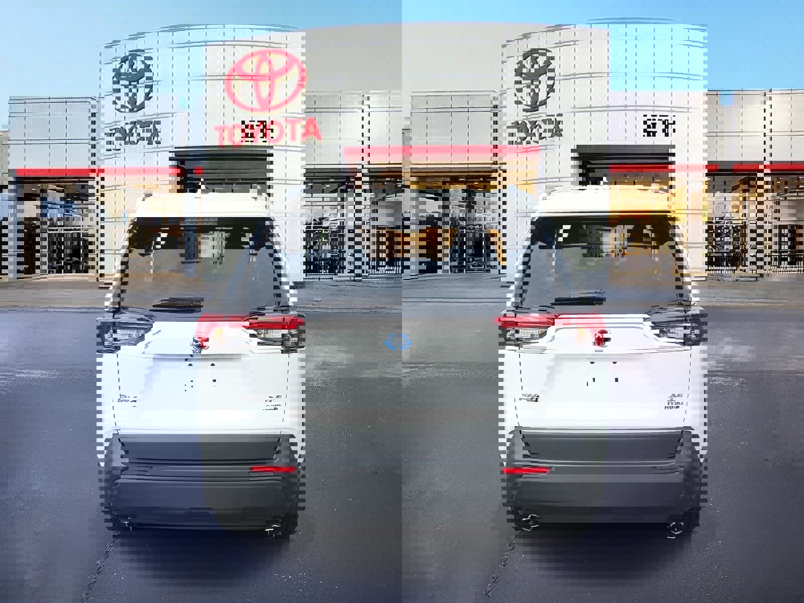 Used 2024 Toyota RAV4 XLE w/ Convenience Package image 6