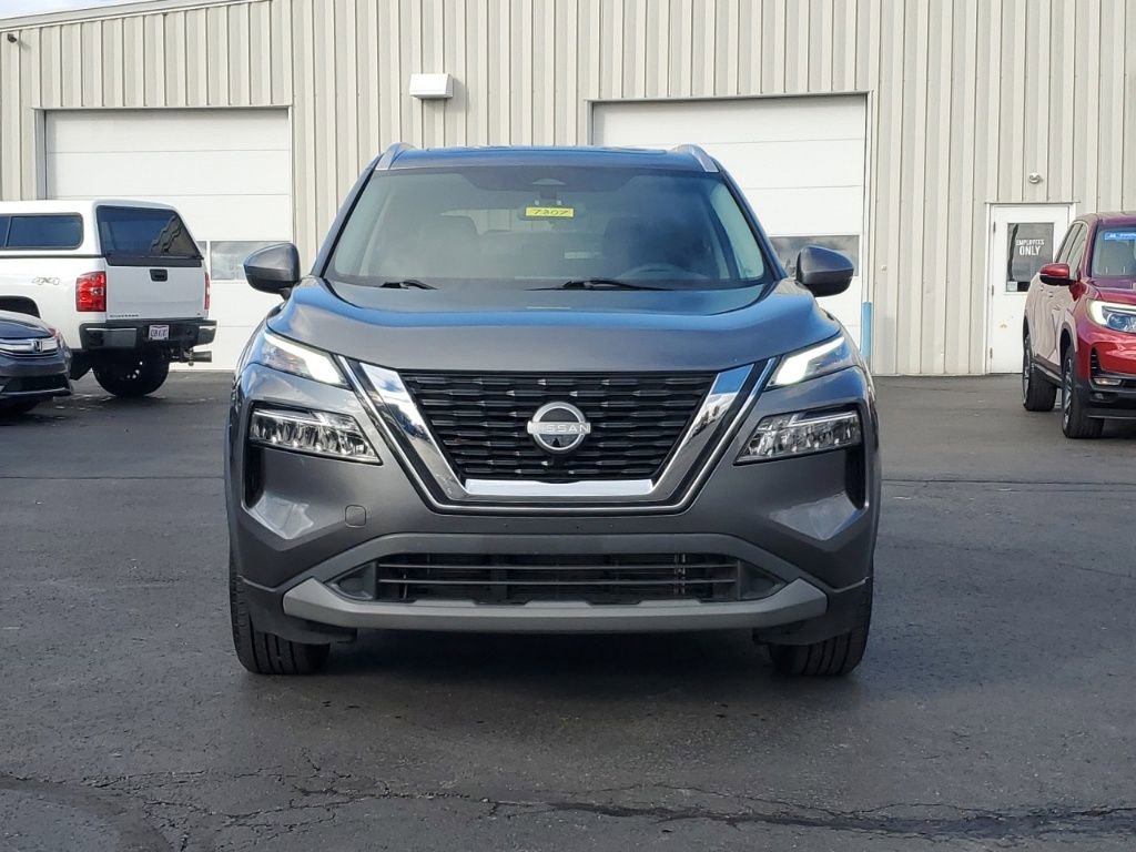 Used 2022 Nissan Rogue SV w/ SV Premium Package image 2
