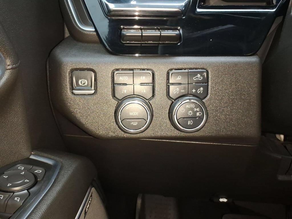 Used 2024 Chevrolet Silverado 2500 High Country w/ High Country Premium Package AWD/4WD image 24