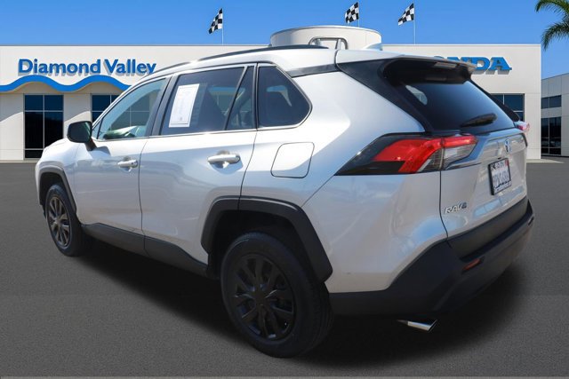 Used 2021 Toyota RAV4 LE image 4