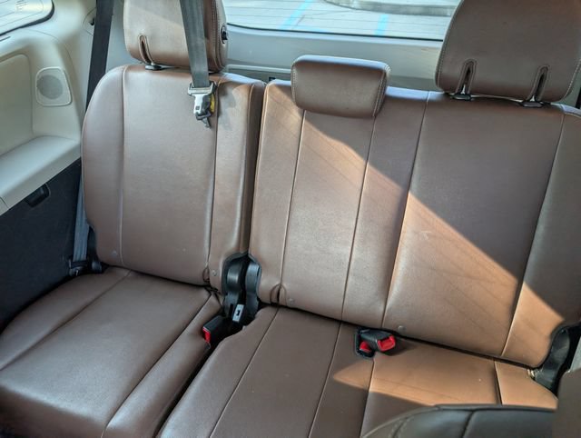 Used 2018 Toyota Sienna Limited Premium FWD image 11