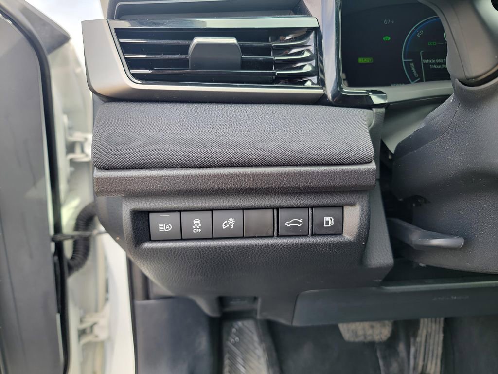 Used 2025 Toyota Camry LE image 14