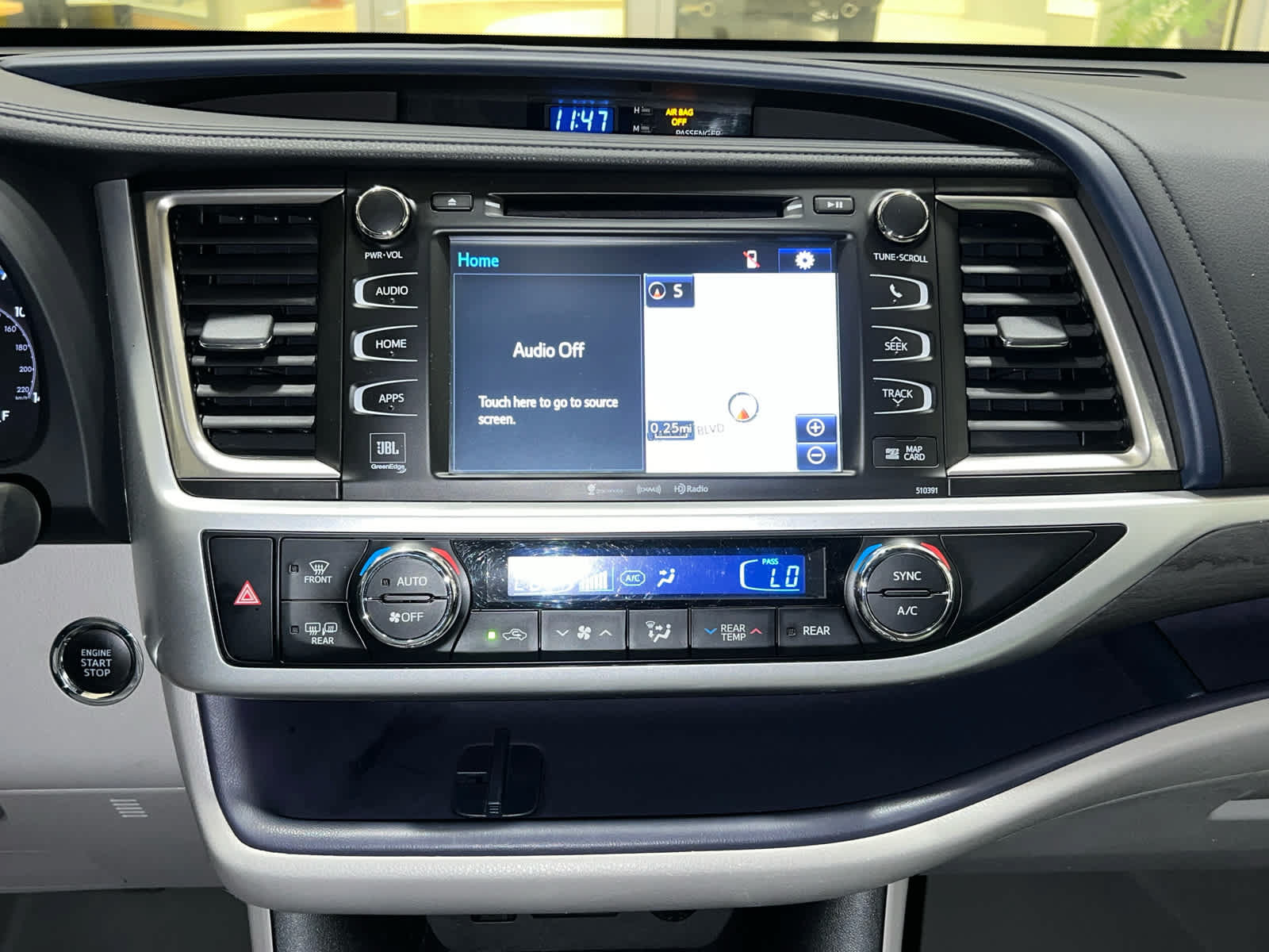 Used 2019 Toyota Highlander Limited Platinum w/ Carpet Mat Package (TMS) AWD/4WD image 33