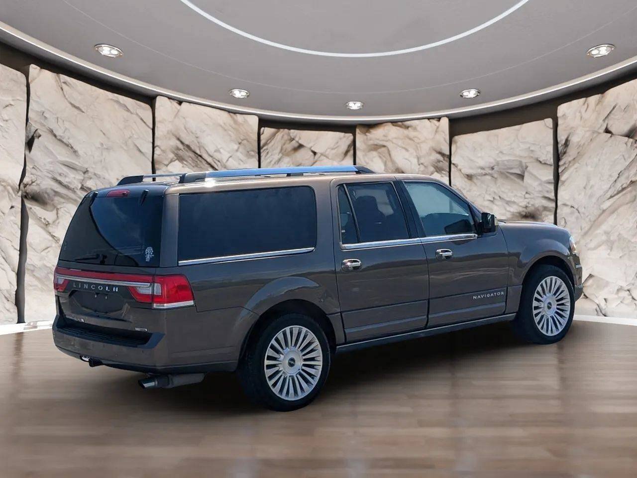 Used 2015 Lincoln Navigator L 2WD w/ Equipment Group 101A Reserve image 5