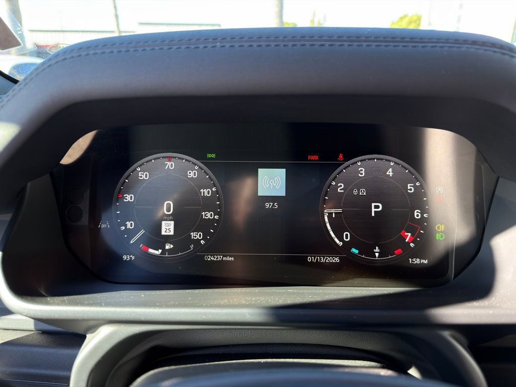 Used 2024 Land Rover Defender 130 X-Dynamic SE image 31