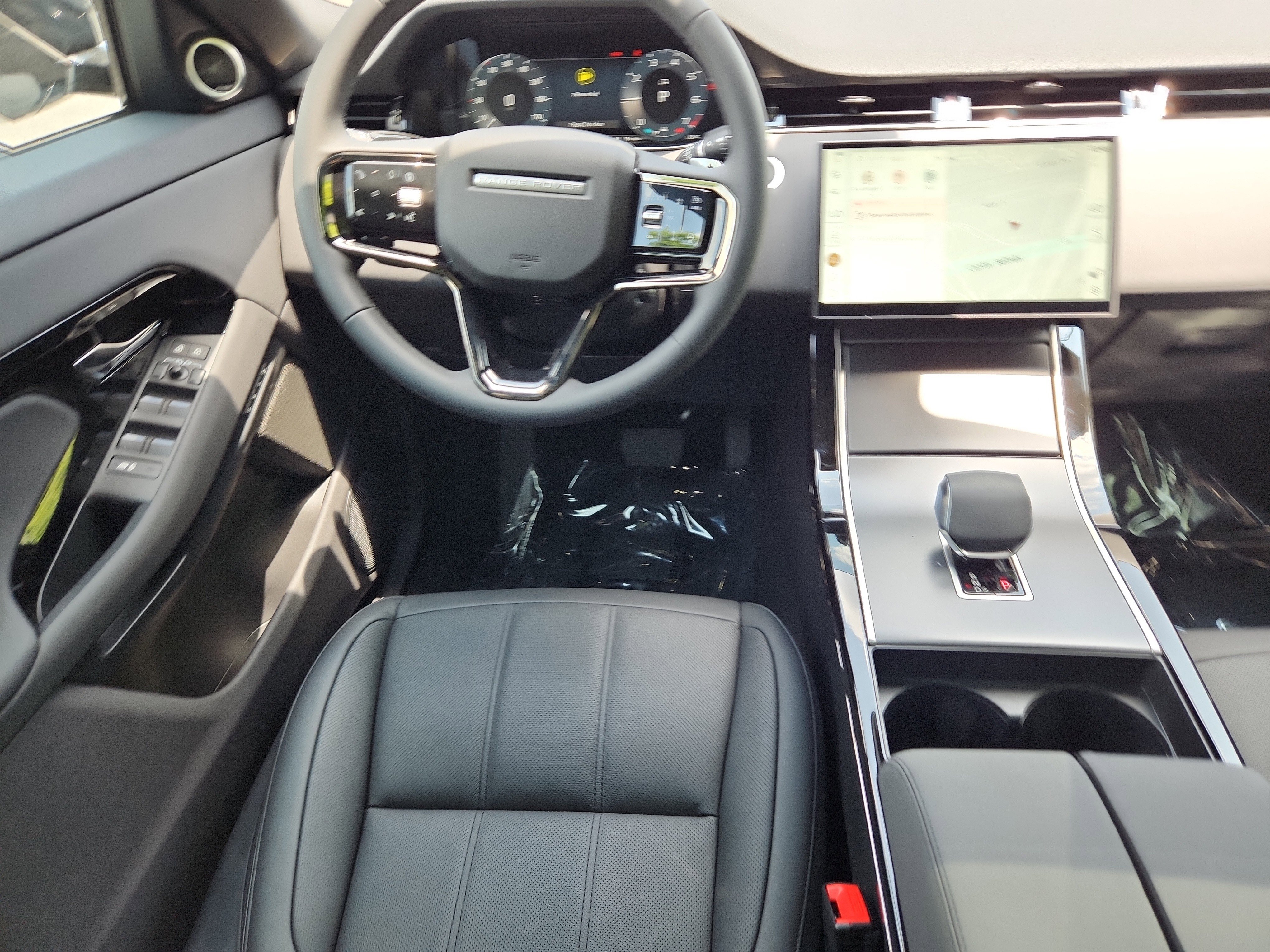 Used 2026 Land Rover Range Rover Evoque S image 4