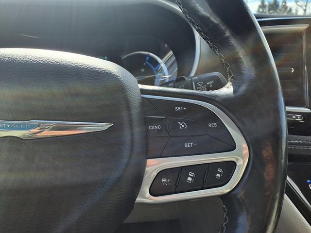 Used 2021 Chrysler Pacifica Touring-L FWD image 17
