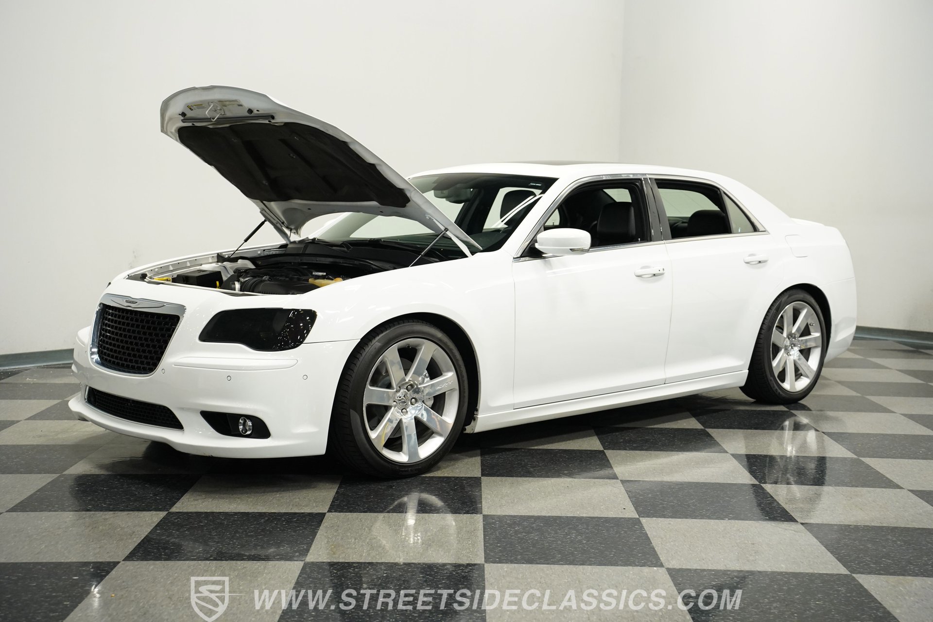 Used 2012 Chrysler 300 SRT8 w/ 19-Premium Speaker Group image 27