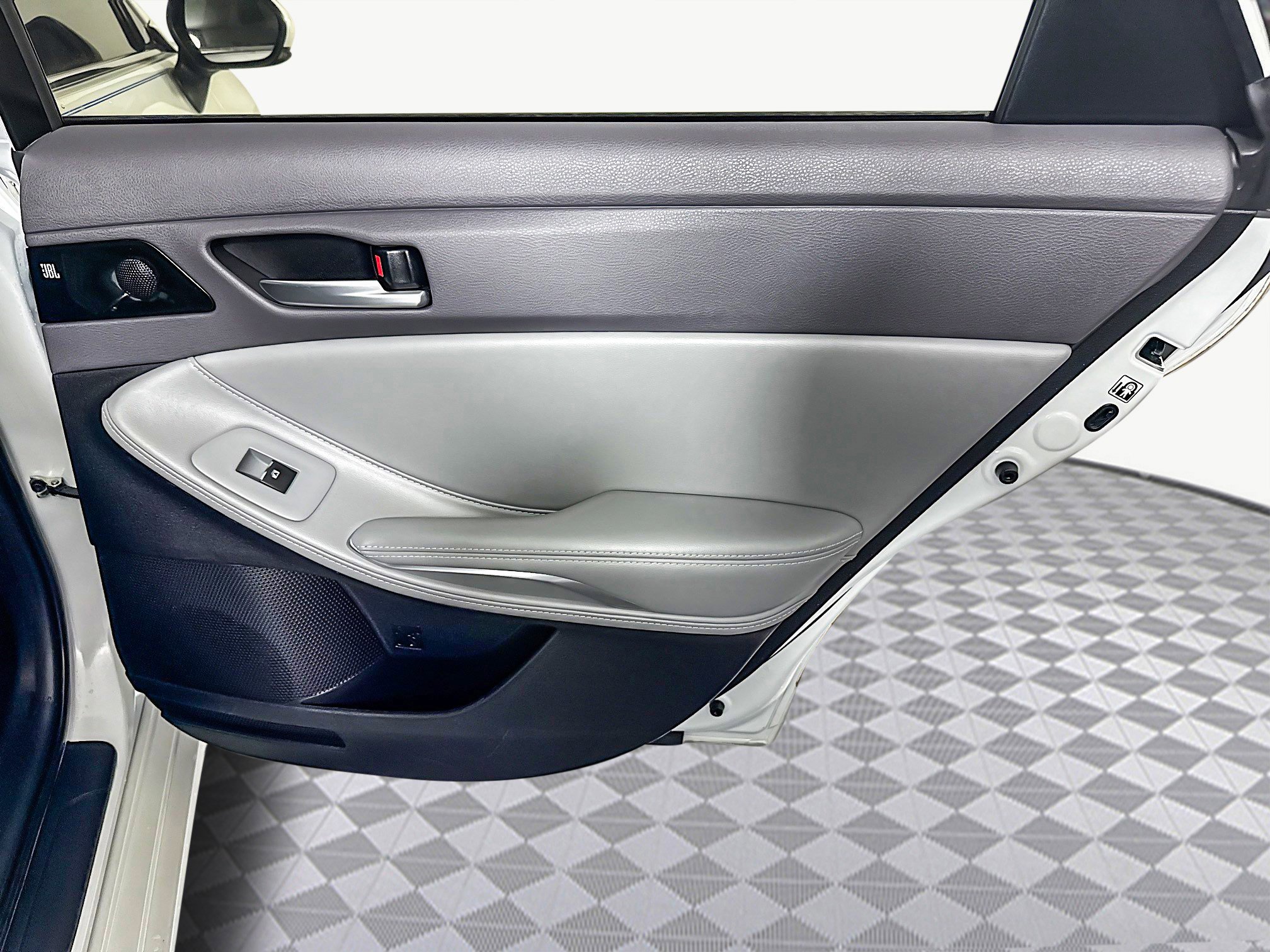 Used 2019 Toyota Avalon XLE w/ Moonroof Package image 28