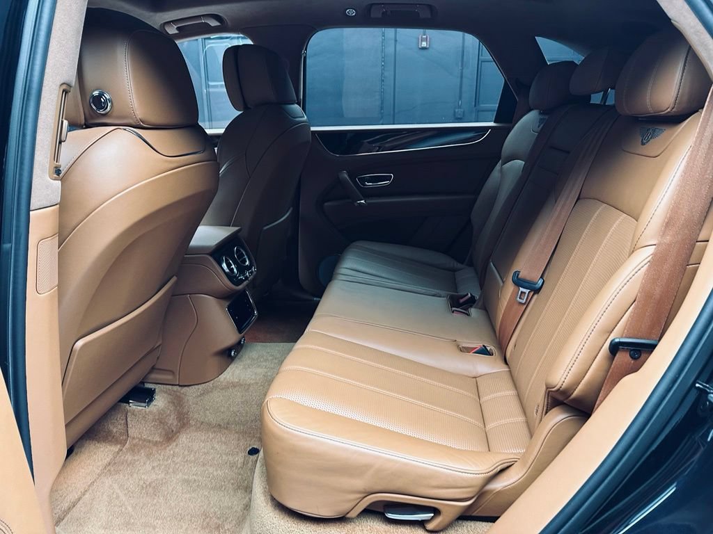 Used 2019 Bentley Bentayga AWD/4WD image 22