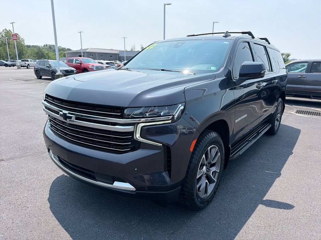 Used 2022 Chevrolet Suburban LT w/ Luxury Package AWD/4WD image 4