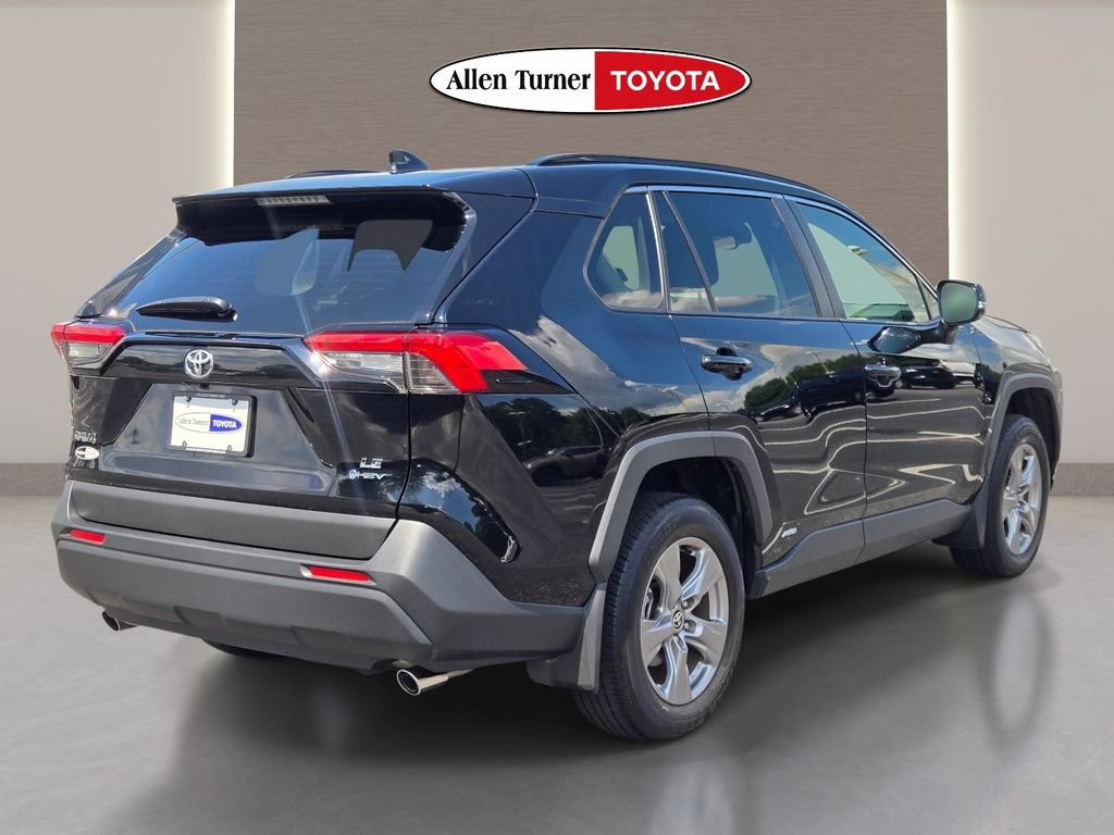 Used 2025 Toyota RAV4 LE AWD/4WD image 5