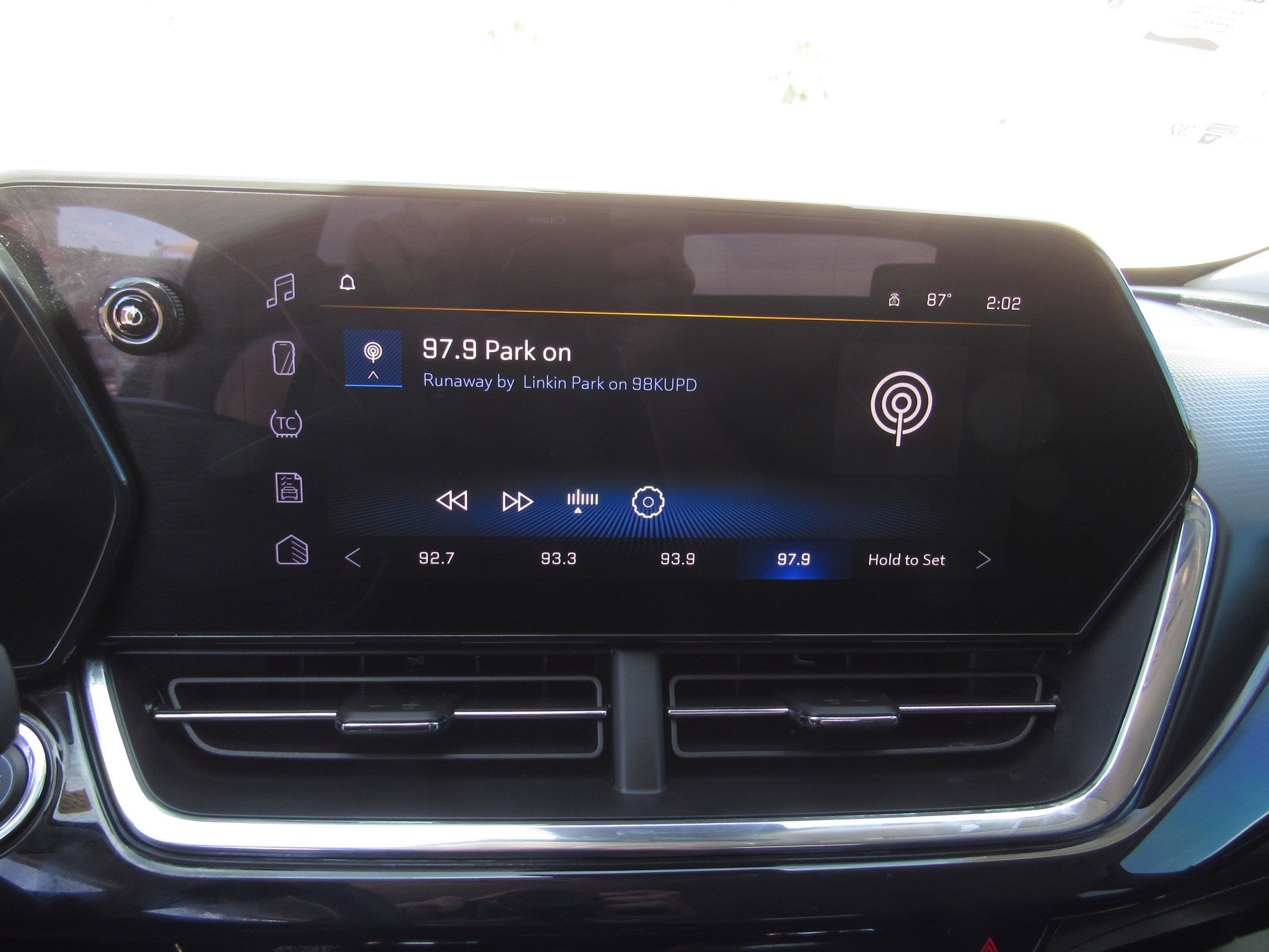 Used 2025 Chevrolet Trax ACTIV w/ Driver Confidence Package image 18