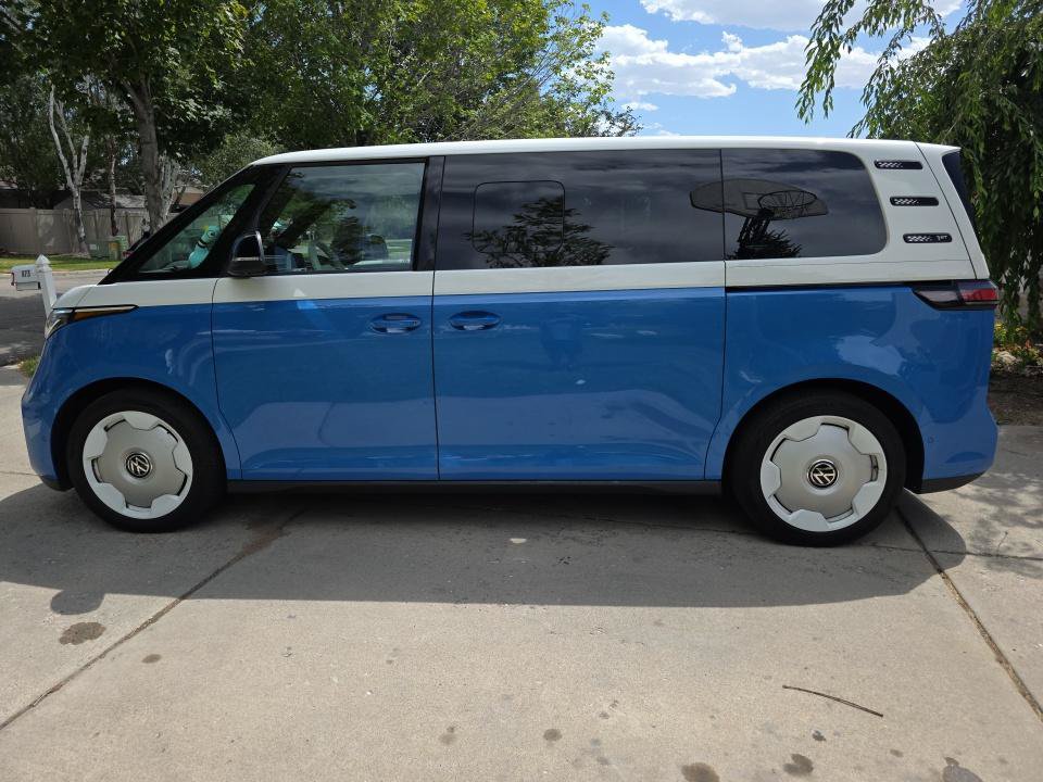 Used 2025 Volkswagen ID. Buzz 1st Edition AWD/4WD image 4