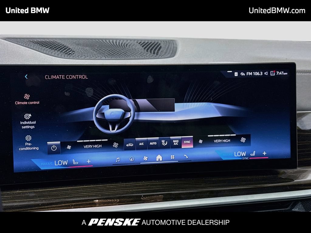 Used 2024 BMW X5 xDrive50e w/ Parking Assistance Package AWD/4WD image 18