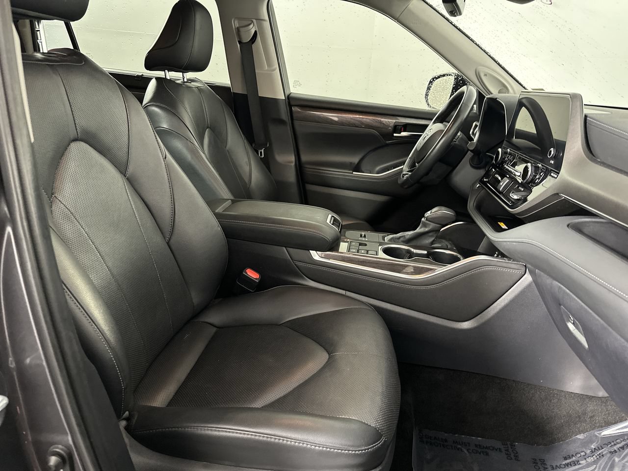 Used 2024 Toyota Highlander Limited FWD image 21