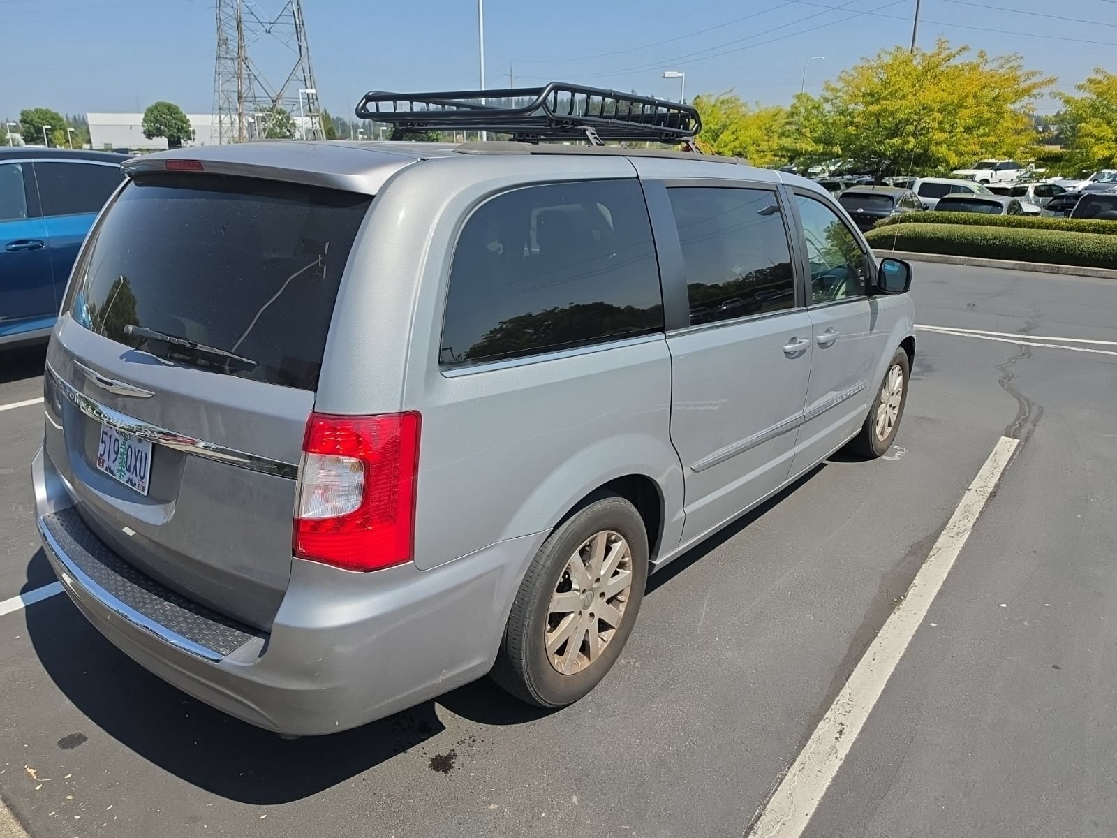 Used 2014 Chrysler Town & Country Touring FWD image 4