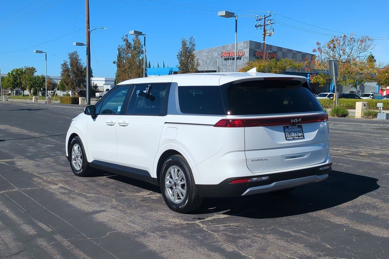Certified 2024 Kia Carnival LX image 8
