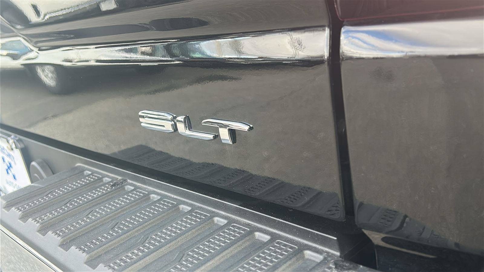 Used 2023 GMC Sierra 1500 SLT image 8