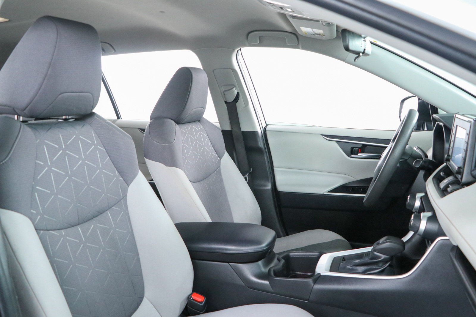 Used 2022 Toyota RAV4 XLE FWD image 26